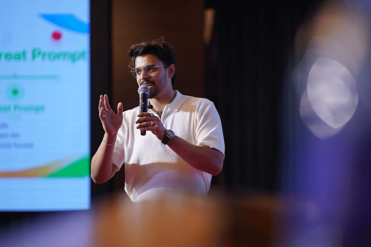Muhammed Naji Muneer, ChatGPT Ads course trainer, speaking with a microphone at a training session